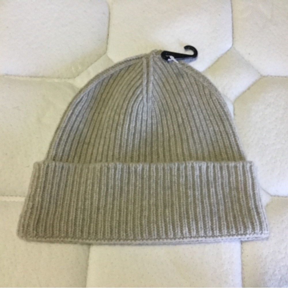 Tesma Cashmere Unisex beige tan ribbed beanie knit hat Made in Italy NWT A